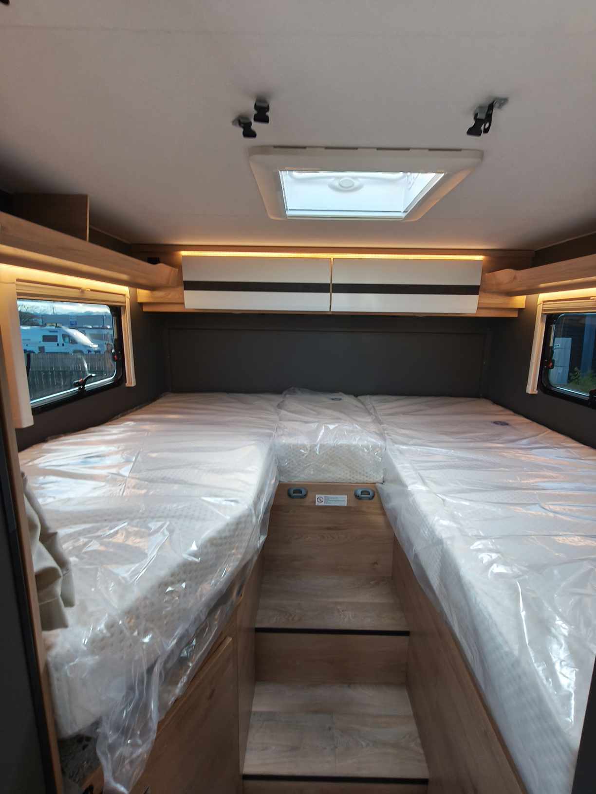 CAMPING CAR DETHLEFFS GLOBEBUS CAMP T4