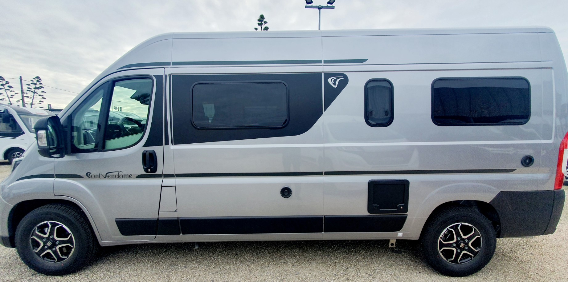 FOURGON FONT VENDOME LEADERCAMP