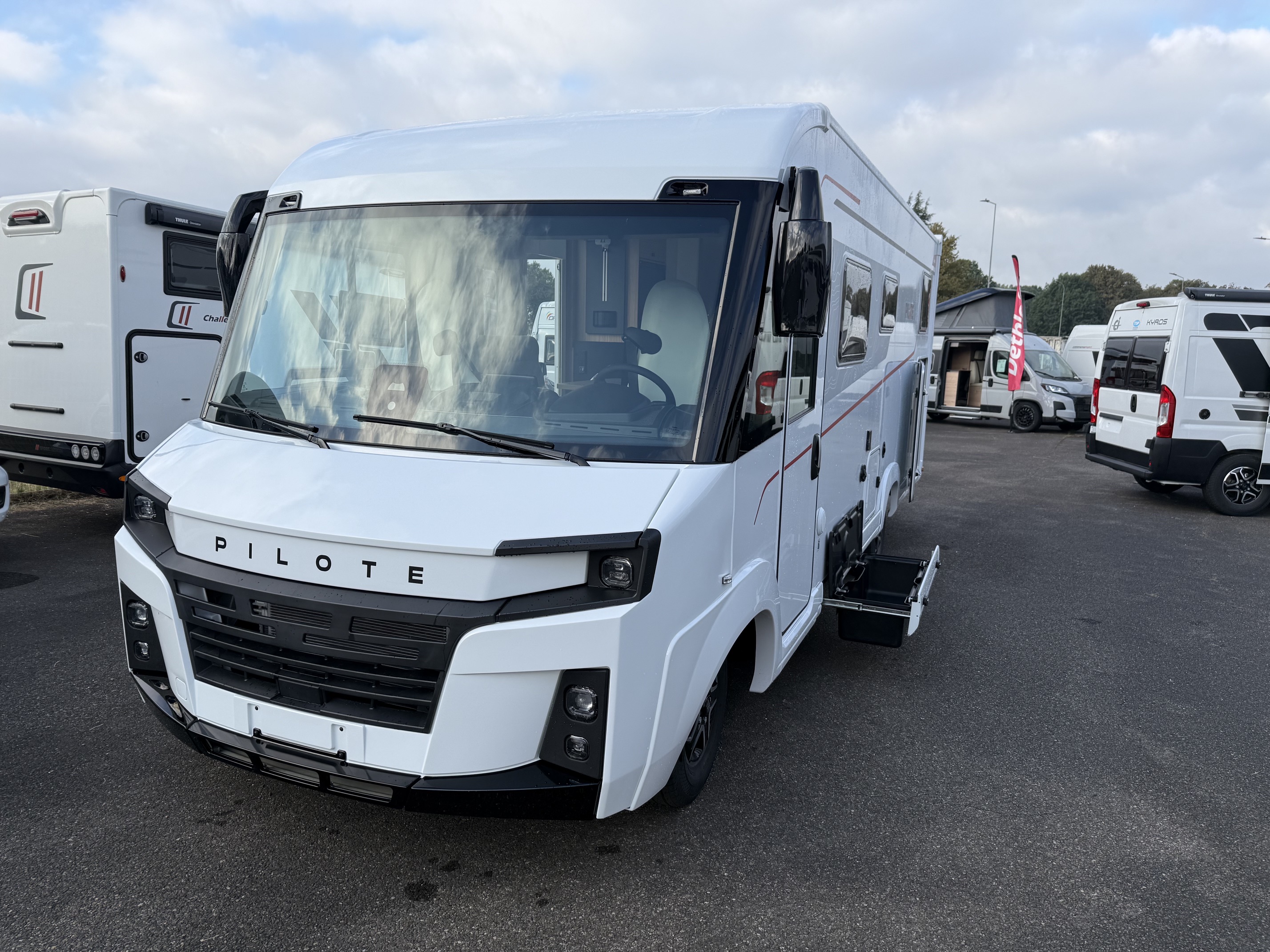 CAMPING CAR PILOTE G740 FGJ EVIDENCE