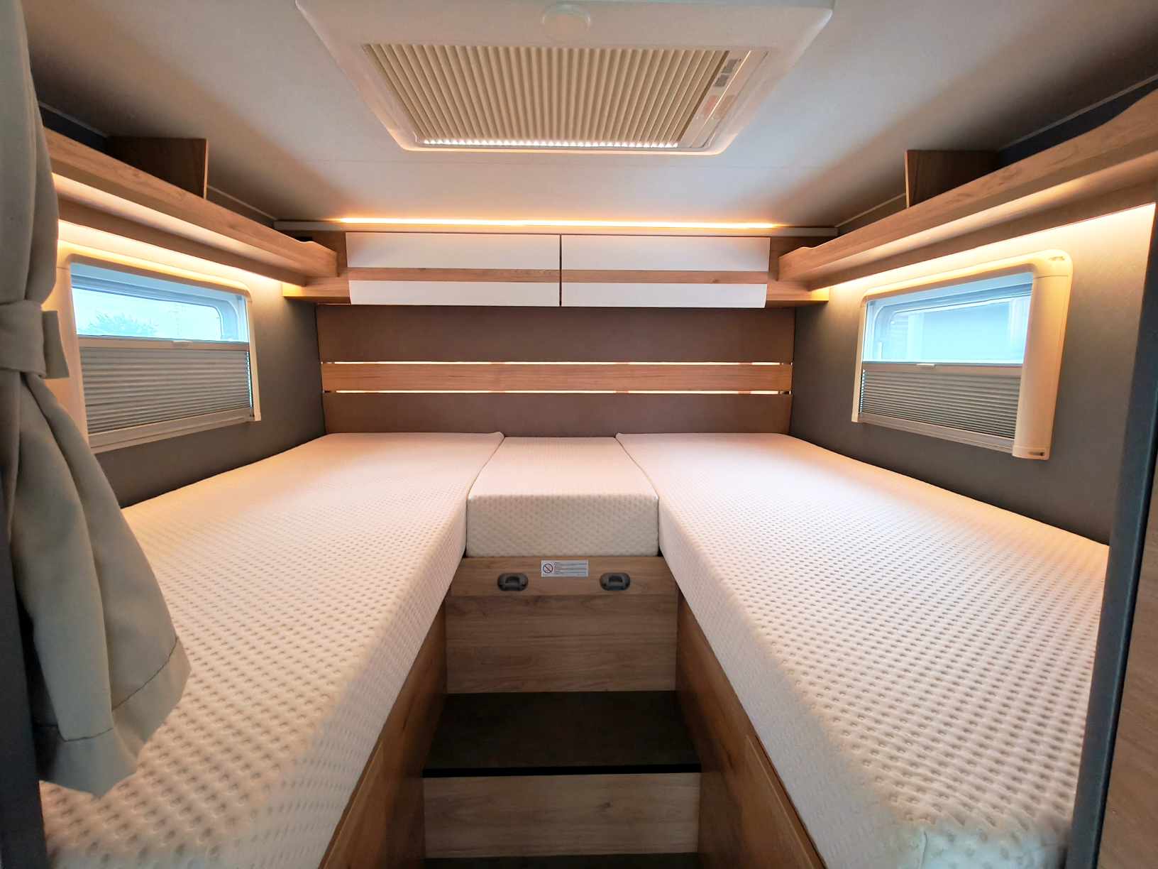 CAMPING CAR DETHLEFFS JUST T 7052 EBL