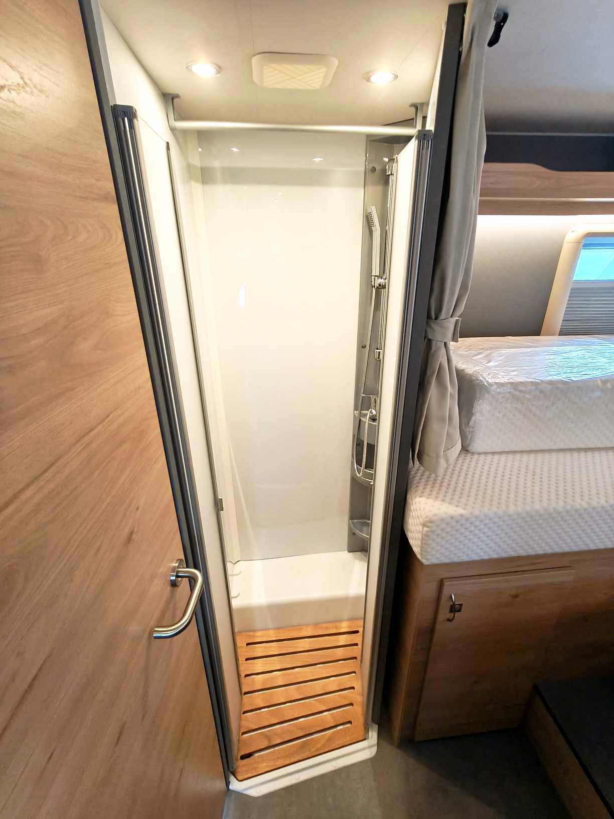 CAMPING CAR DETHLEFFS JUST T 7052 EBL