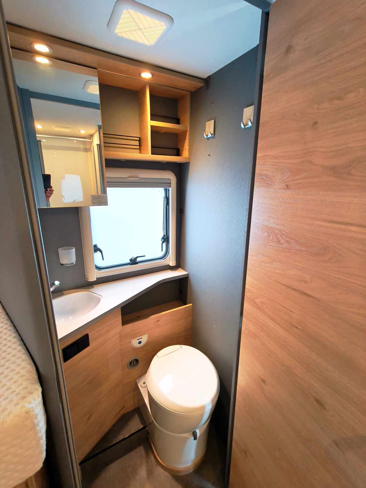 CAMPING CAR DETHLEFFS JUST T 7052 EBL