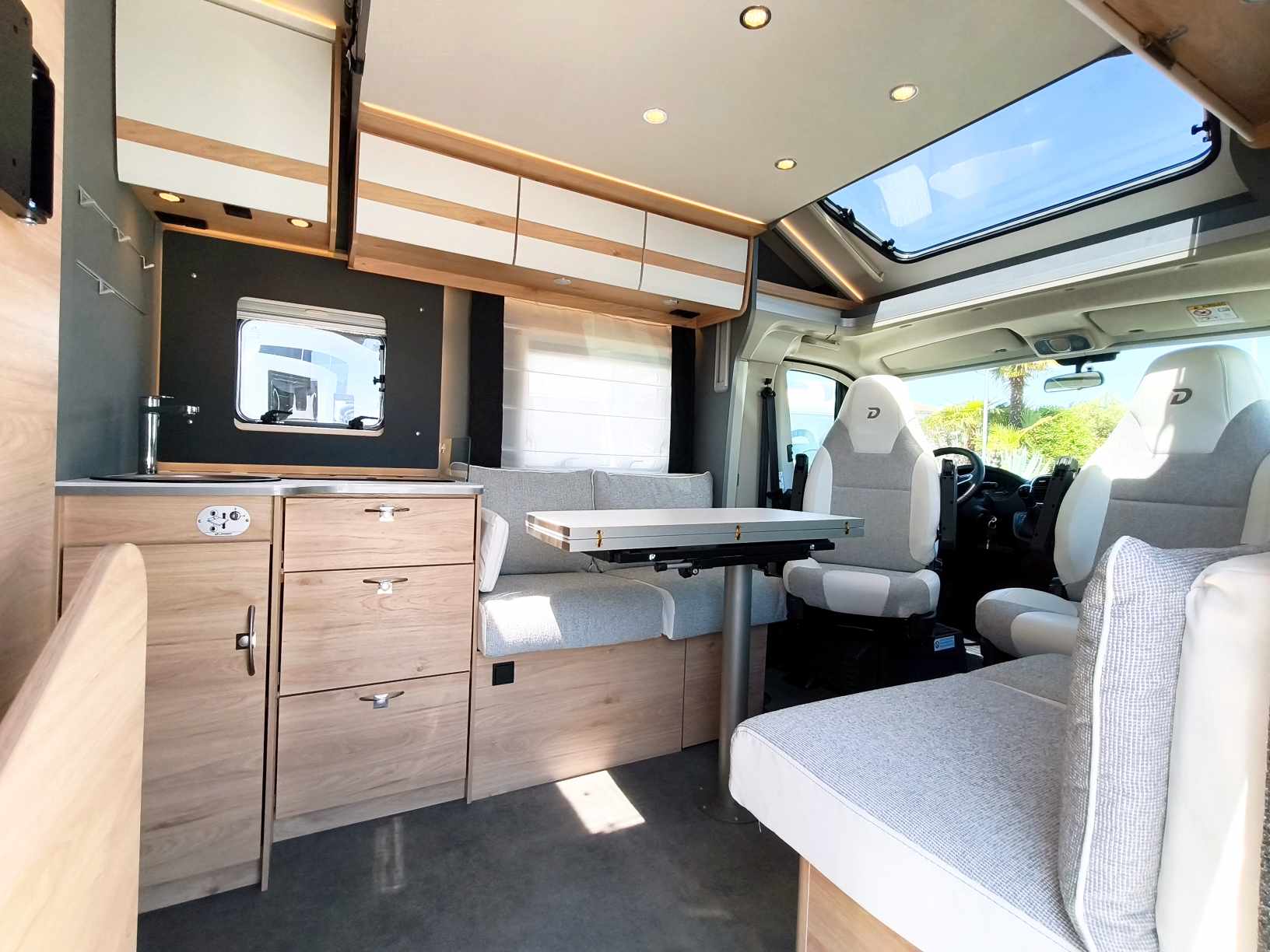 CAMPING CAR DETHLEFFS JUST T 7052 EBL