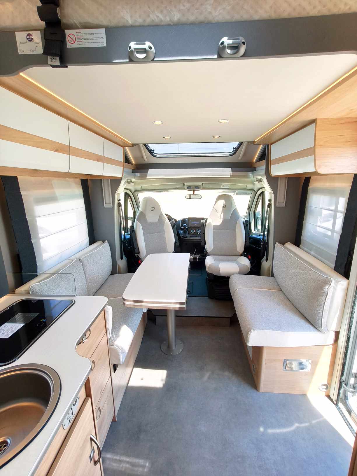 CAMPING CAR DETHLEFFS JUST T 7052 EBL