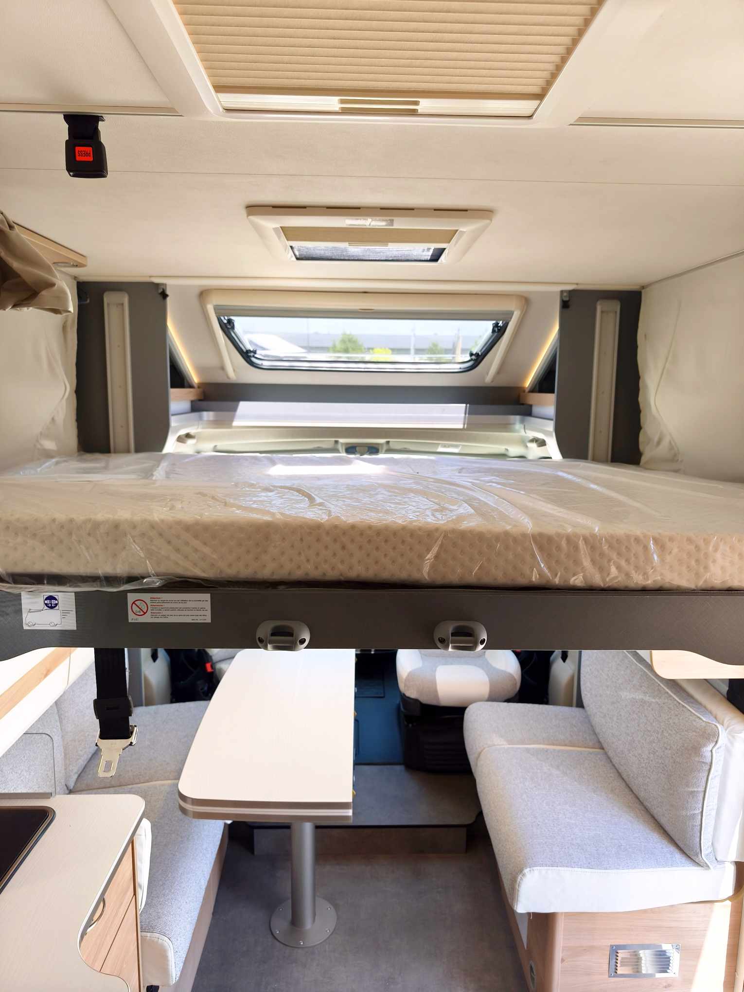 CAMPING CAR DETHLEFFS JUST T 7052 EBL