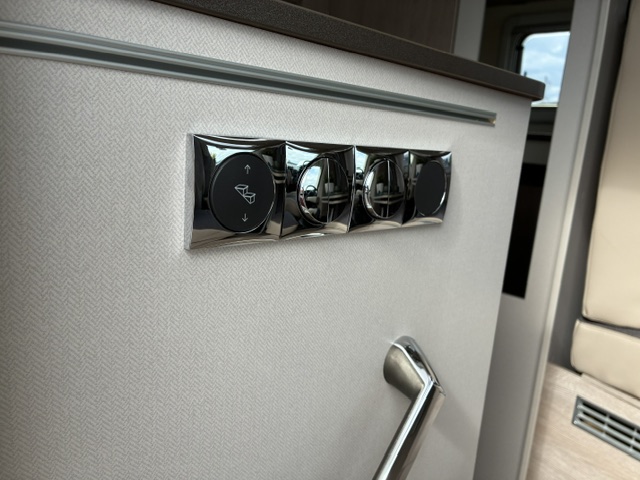 CAMPING CAR BURSTNER NEXXO VAN T 590G